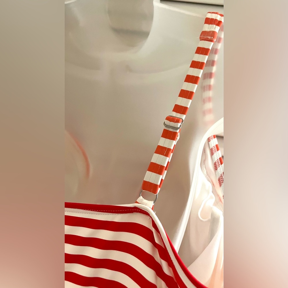 Lands' End Like New Condition Women’s Wrap Underwire Tankini Top Swimsuit Sz 18 - Picture 8 of 9